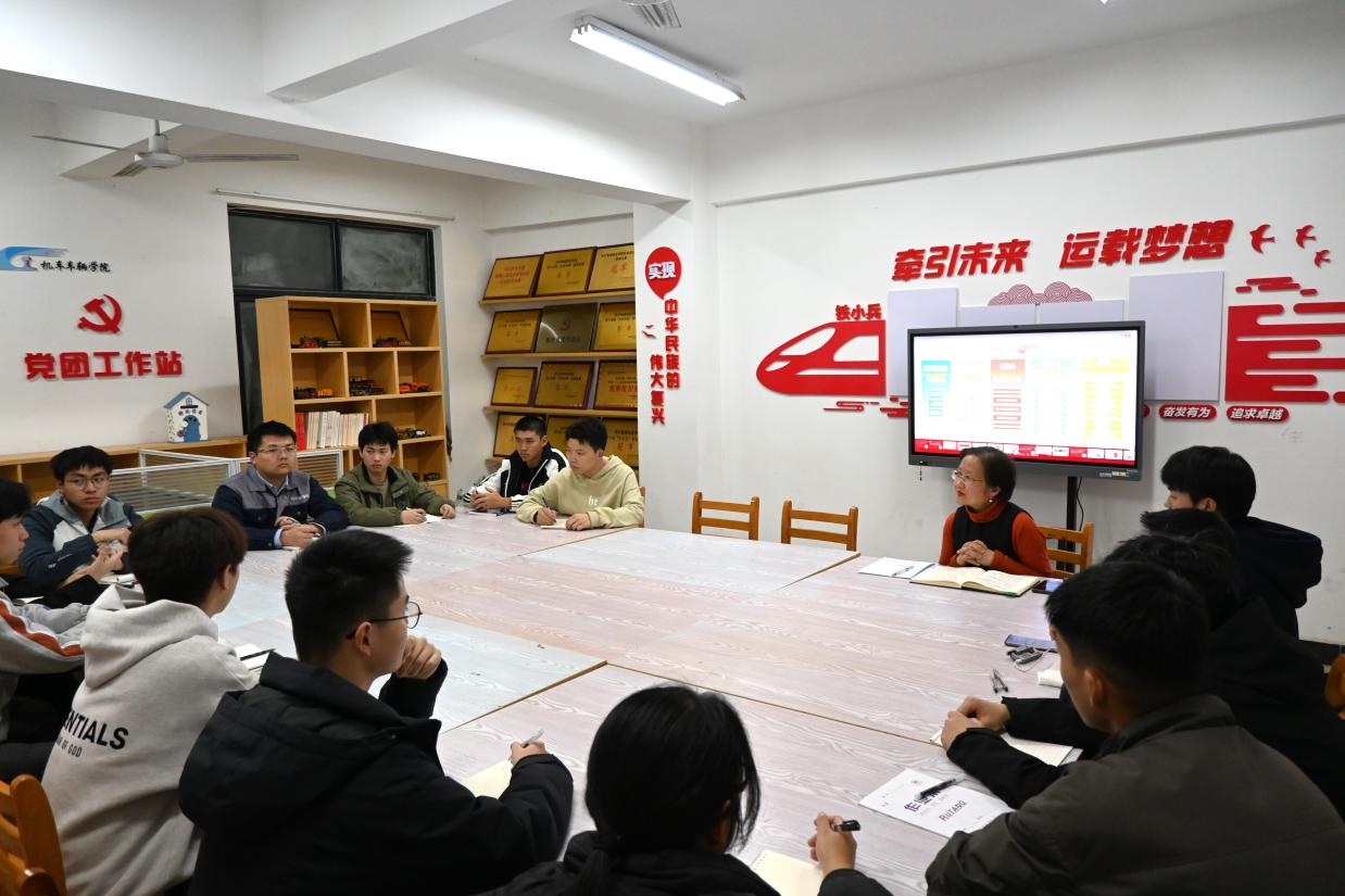 书记茶话会3.jpg