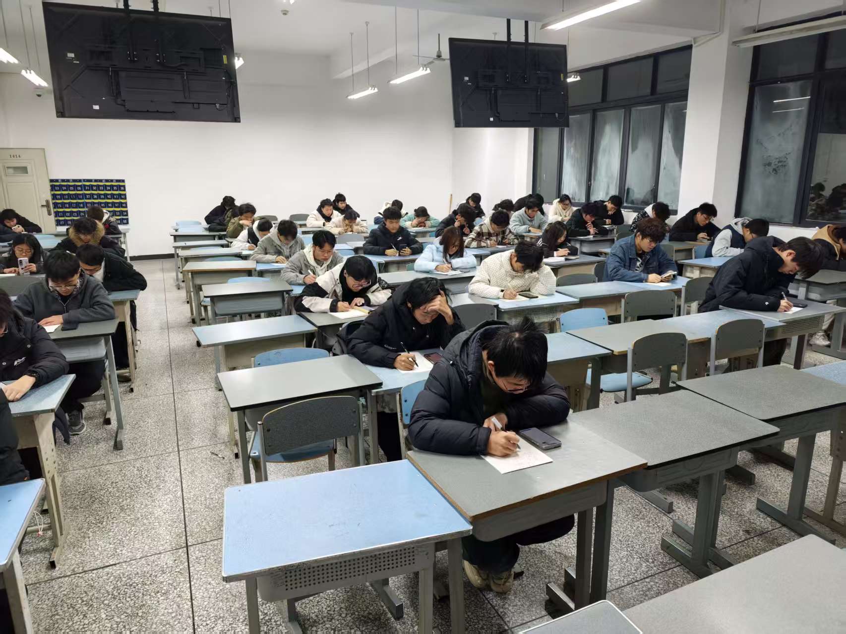 0cfa2ac404bc8305bf8d1b4367605e99.jpg