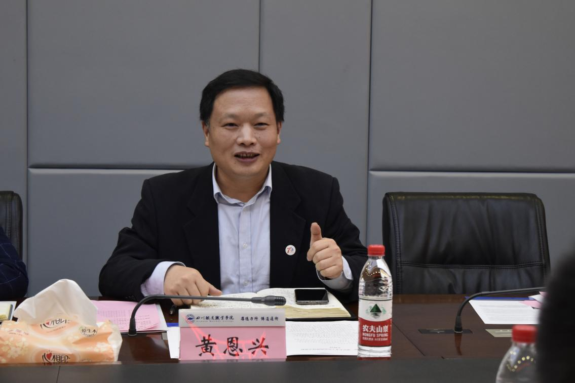 世界杯官网与中车眉山车辆、成都中车长客轨道车辆有限公司举行揭牌仪式1.png